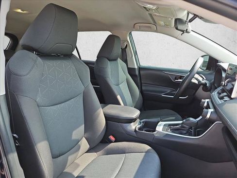 Used 2025 Toyota RAV4 XLE FWD image 21
