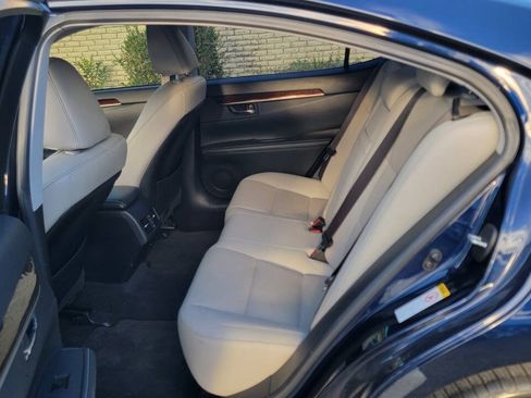 Used 2013 Lexus ES 350 w/ Luxury Pkg FWD image 19