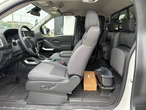 Used 2025 Nissan Frontier SV RWD image 20