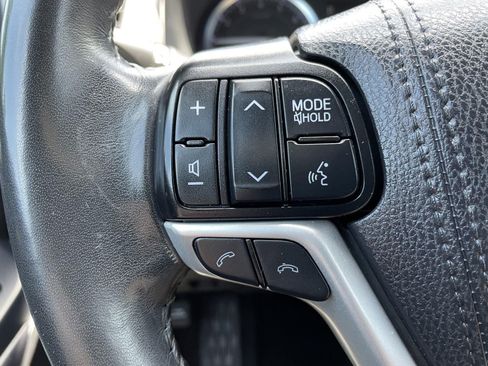 Used 2019 Toyota Highlander Limited FWD image 13