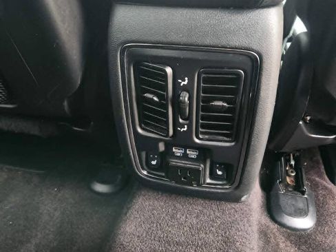 Used 2018 Jeep Grand Cherokee Limited image 17