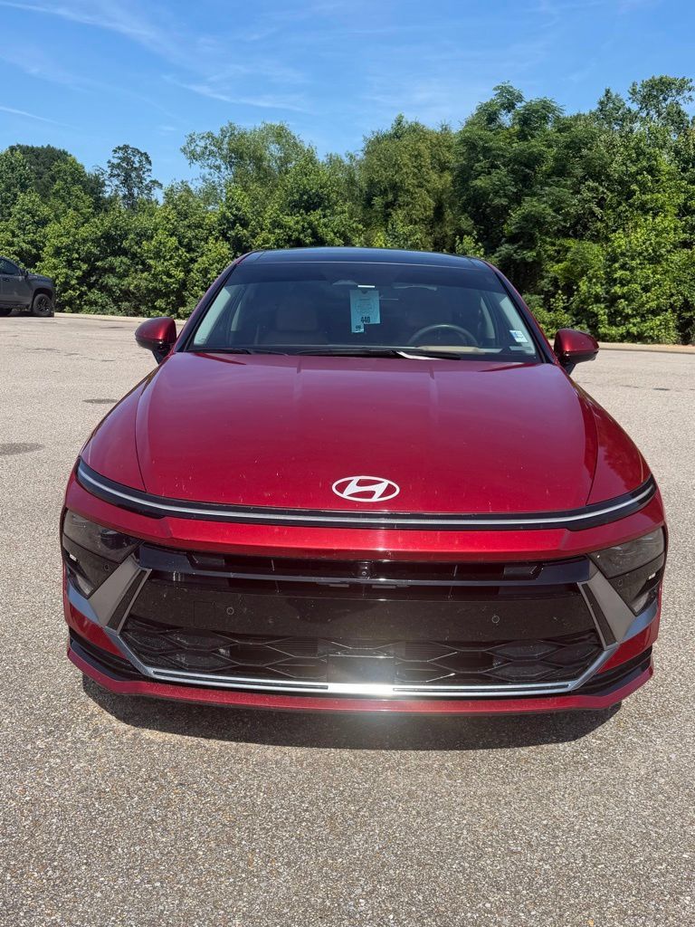Used 2025 Hyundai Sonata Limited FWD image 2