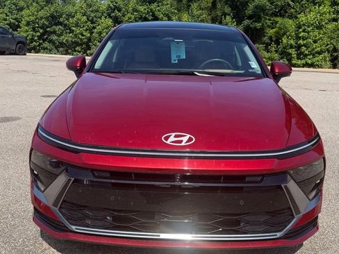 Used 2025 Hyundai Sonata Limited FWD image 2