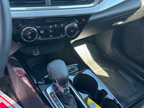 Used 2025 Chevrolet Trax LT w/ Driver Confidence Package image 4