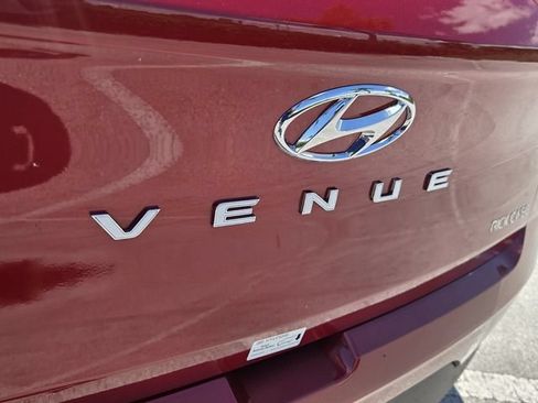 Certified 2025 Hyundai Venue Limited FWD image 14