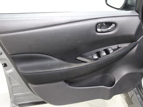 Used 2020 Nissan Leaf SV w/ SV Technology Package image 9