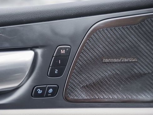 Certified 2023 Volvo XC60 B5 Plus w/ Climate Package image 38