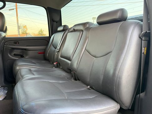 Used 2005 GMC Sierra 2500 SLT w/ Heavy-Duty Power Package image 13