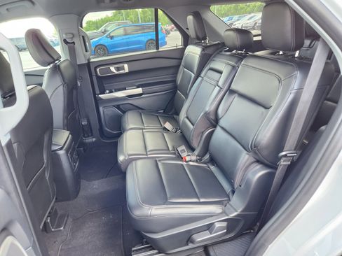 Used 2023 Ford Explorer XLT w/ Equipment Group 202A RWD image 12
