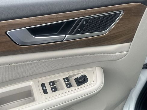 New 2026 Volkswagen Atlas SE FWD image 13