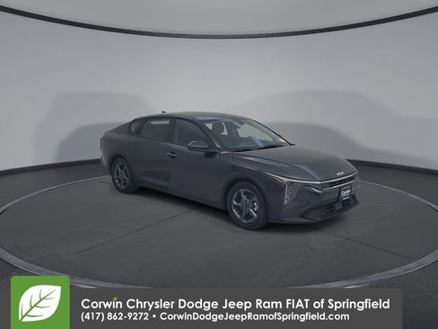 Used 2025 Kia K4 FWD image 3