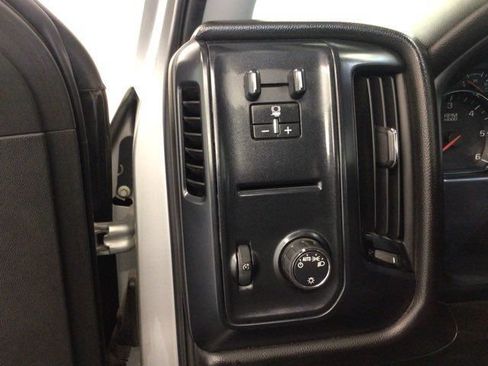 Used 2018 Chevrolet Silverado 2500 W/T RWD image 16