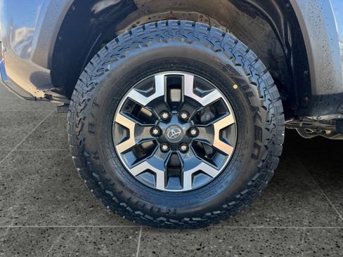 Used 2023 Toyota Tacoma TRD Off-Road w/ TRD Premium Off Road Package image 10