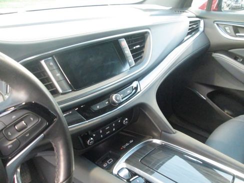Used 2023 Buick Enclave Essence image 14