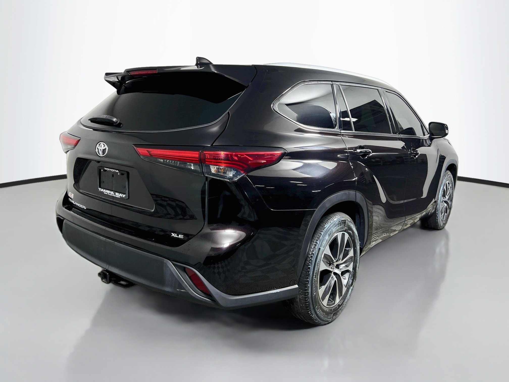 Used 2022 Toyota Highlander XLE FWD image 4