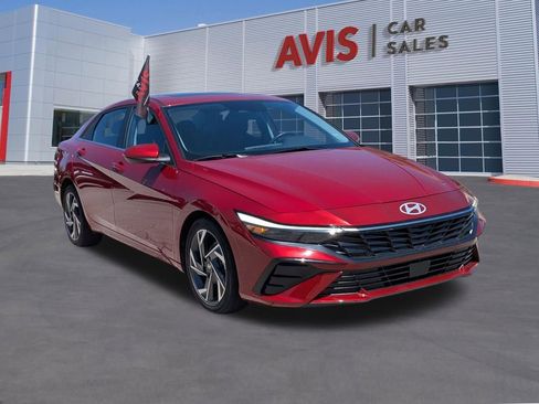Used 2025 Hyundai Elantra SEL FWD image 3