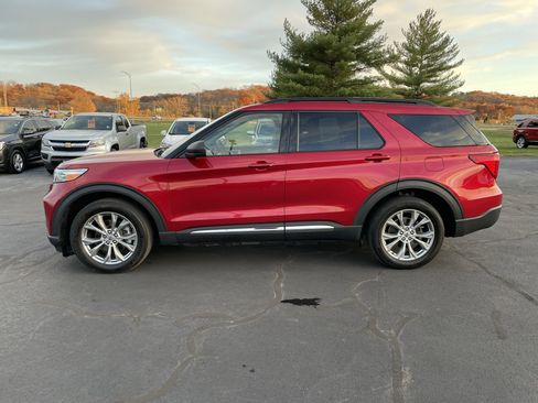 Used 2023 Ford Explorer XLT w/ Equipment Group 202A image 2