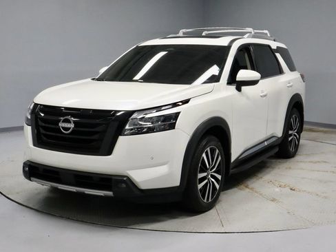 Certified 2024 Nissan Pathfinder Platinum AWD/4WD image 9