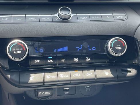 Used 2025 Hyundai Elantra SEL FWD image 17