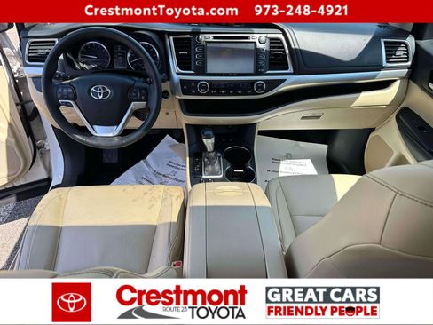 Certified 2016 Toyota Highlander XLE AWD/4WD image 11