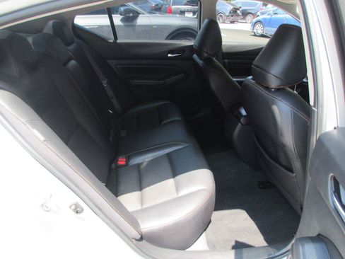Used 2020 Nissan Altima 2.5 SR w/ Premium Package FWD image 16