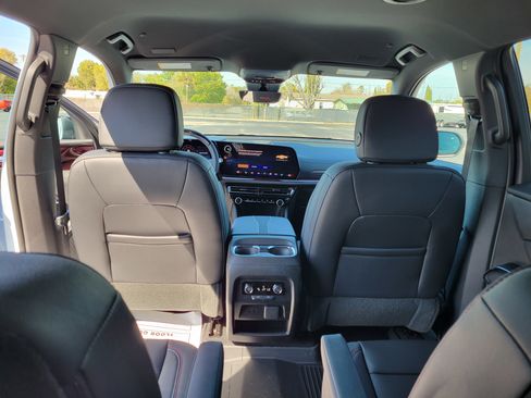 New 2026 Chevrolet Traverse Z71 w/ Enhanced Driving Package AWD/4WD image 12