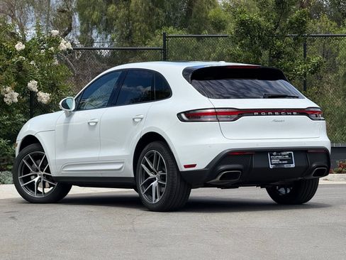 Certified 2025 Porsche Macan image 3