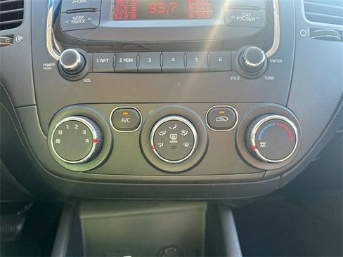 Used 2017 Kia Forte LX image 40