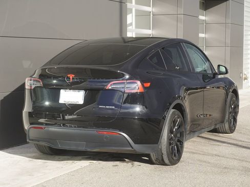 Used 2023 Tesla Model Y Long Range image 2