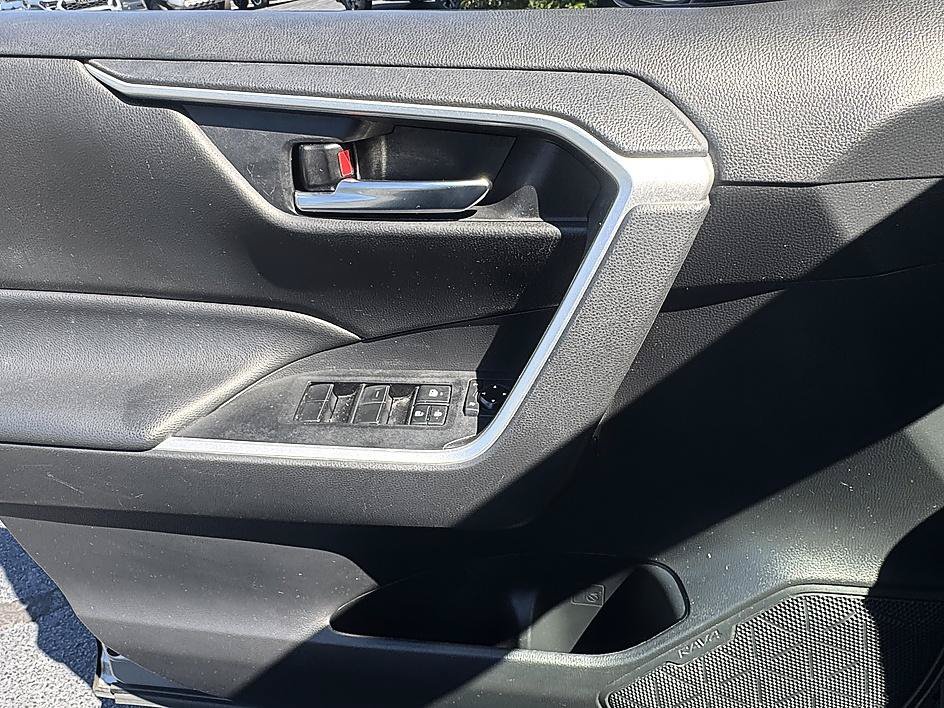 Certified 2021 Toyota RAV4 XLE w/ Convenience Package FWD image 9