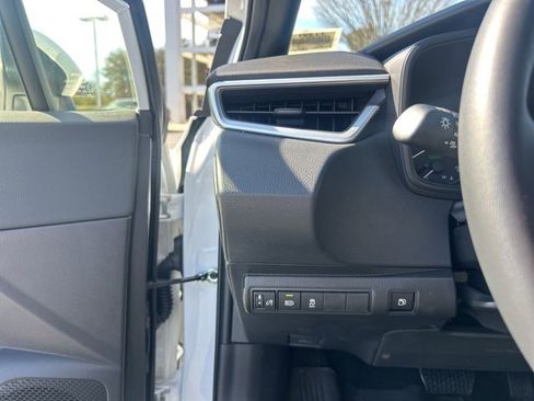 Used 2025 Toyota Corolla SE image 24