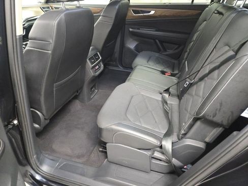 Used 2024 Volkswagen Atlas SE image 19