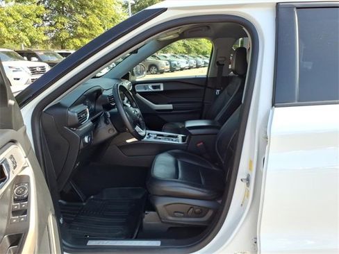 Used 2021 Ford Explorer Limited w/ Equipment Group 301A image 24