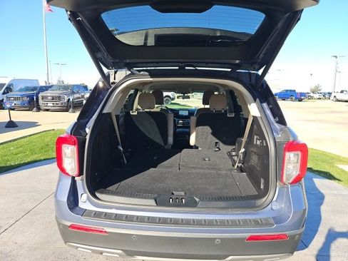 Used 2021 Ford Explorer XLT w/ Equipment Group 202A image 8