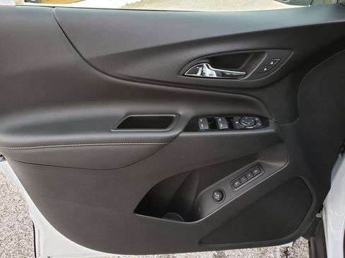 Used 2022 Chevrolet Equinox Premier w/ LPO, Floor Liner Package image 9