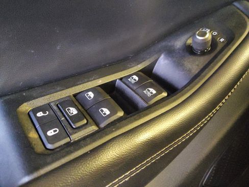 Used 2023 Jeep Grand Cherokee Altitude AWD/4WD image 27