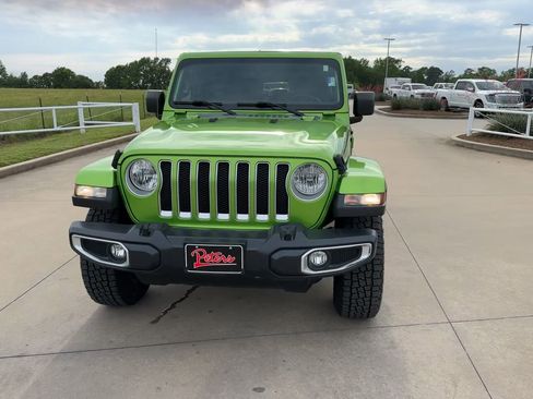Used 2020 Jeep Wrangler Unlimited Sahara w/ Uconnect 4C Nav & Sound Group AWD/4WD image 4