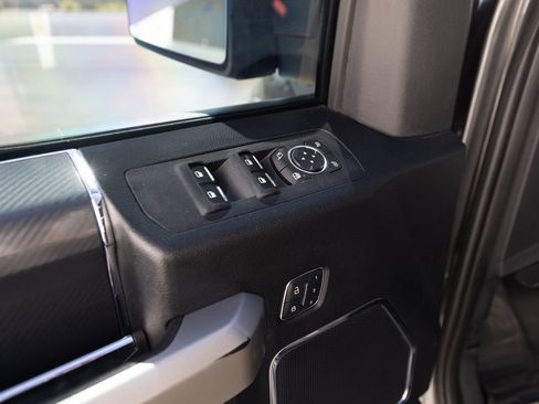 Used 2018 Ford F150 Lariat w/ Equipment Group 502A Luxury AWD/4WD image 17
