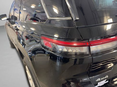 Used 2023 Jeep Grand Cherokee Limited image 32