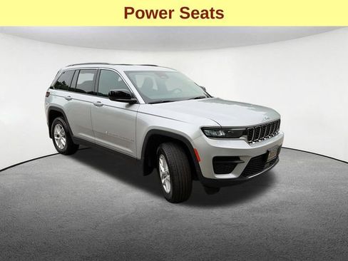 Used 2025 Jeep Grand Cherokee Laredo X w/ MOPAR Finishing Package AWD/4WD image 10