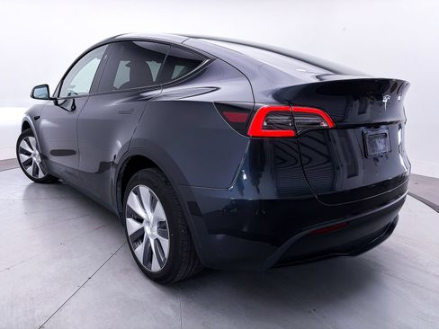 Used 2024 Tesla Model Y Long Range AWD/4WD image 2