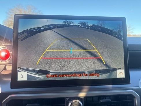 Used 2025 Toyota Tacoma TRD Sport image 33