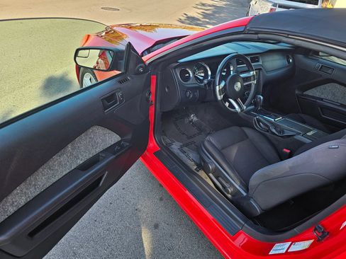 Used 2013 Ford Mustang Convertible RWD image 9