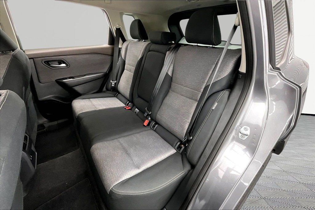 Used 2021 Nissan Rogue SV FWD image 26