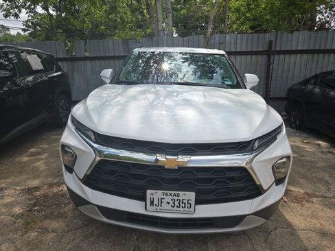 Used 2025 Chevrolet Blazer LT AWD/4WD image 2