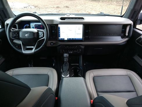 Used 2022 Ford Bronco Wildtrak image 14