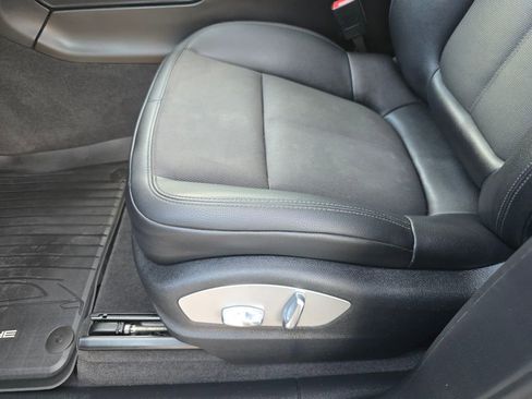 Used 2023 Porsche Macan image 20