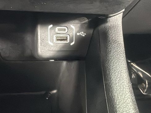 Used 2024 Jeep Compass Limited image 27