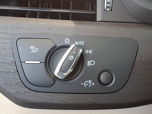 Used 2024 Audi A4 2.0T Premium w/ Convenience Package image 12