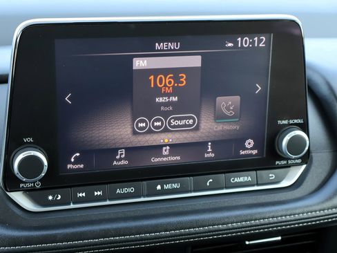 Used 2025 Nissan Rogue SV image 25